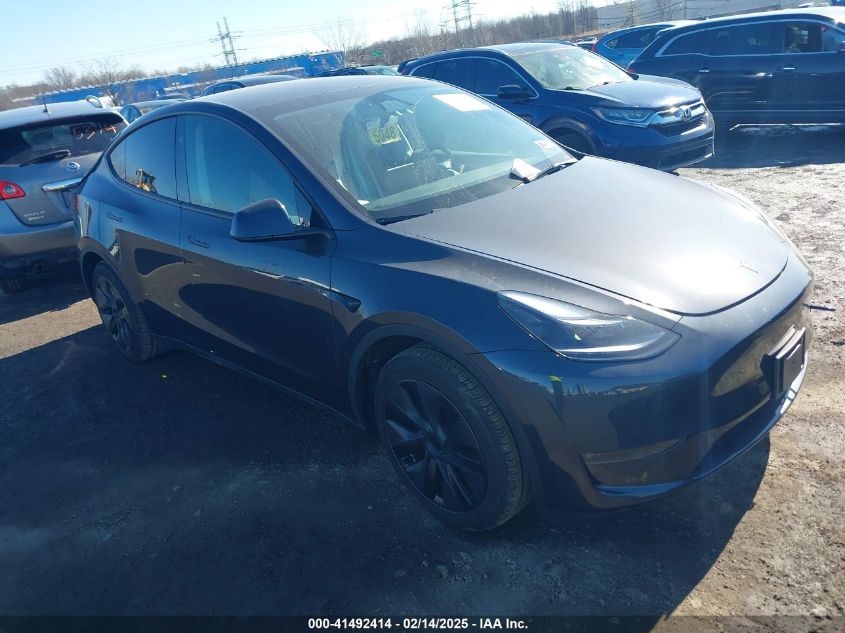 2024 TESLA MODEL Y LONG RANGE DUAL MOTOR ALL-WHEEL DRIVE - 7SAYGAEE8RF111809