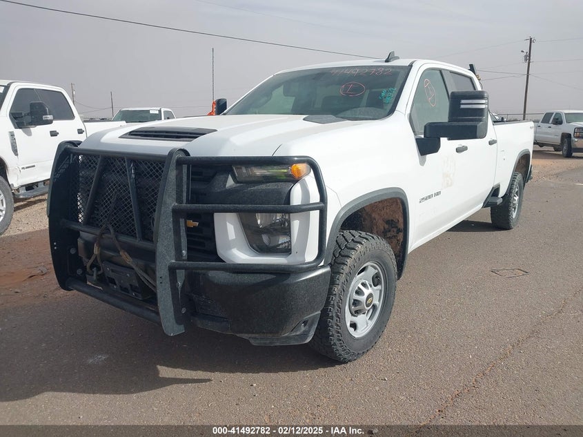 2021 Chevrolet Silverado, Неизвестно, IAAI, VIN 1GC1YLE73MF136579 — фото 2