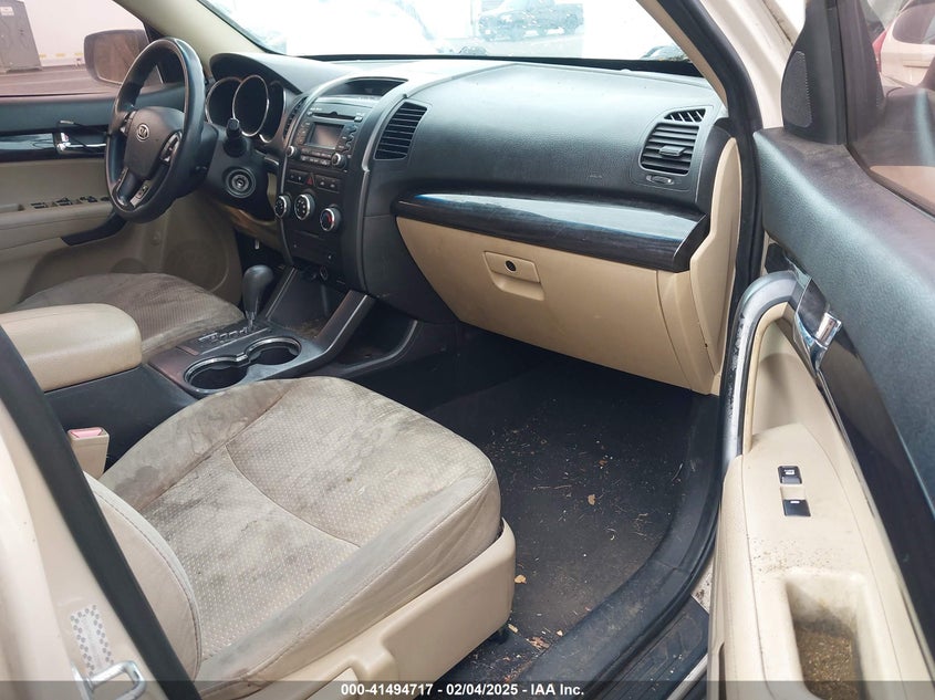 2011 KIA SORENTO VIN: 5XYKT4A16BG123989
