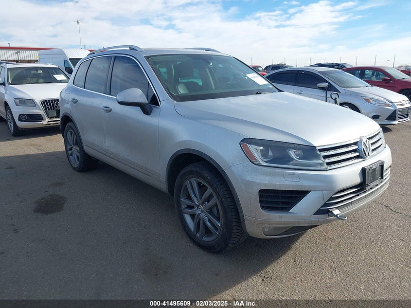 2015 VOLKSWAGEN TOUAREG TDI LUX - WVGEP9BP2FD001793