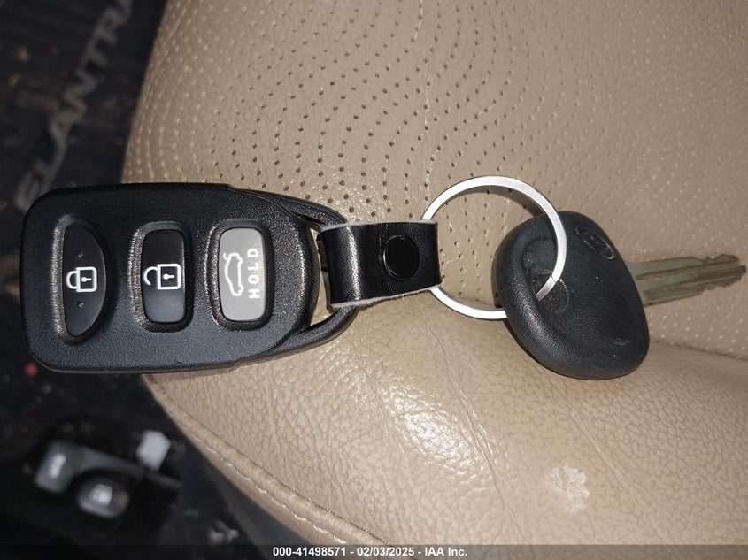 2013 HYUNDAI ELANTRA VIN: KMHDH4AE8DU782537