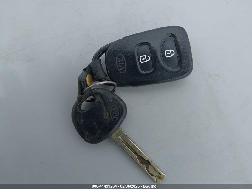 2011 Kia Sorento Lx VIN: 5XYKT4A18BG023781 Lot: 41499264