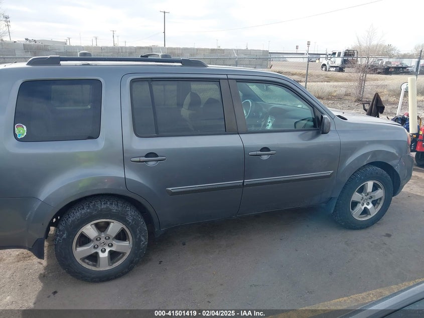 2011 HONDA PILOT VIN: 5FNYF4H41BB103111