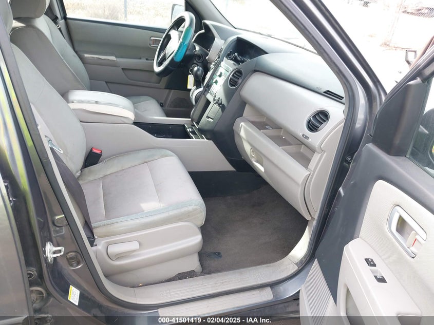 2011 HONDA PILOT VIN: 5FNYF4H41BB103111