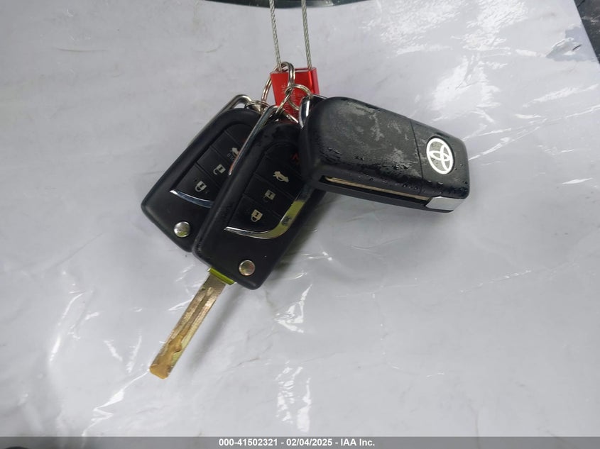 2021 TOYOTA COROLLA LE - JTDEPMAE7MJ143515