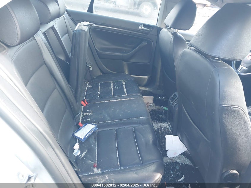 2010 VOLKSWAGEN JETTA VIN: 3VWRL7AJ1AM112560
