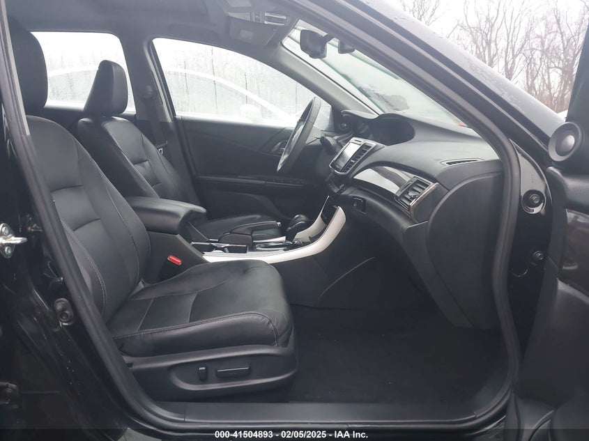 2016 HONDA ACCORD VIN: 1HGCR3F93GA021117