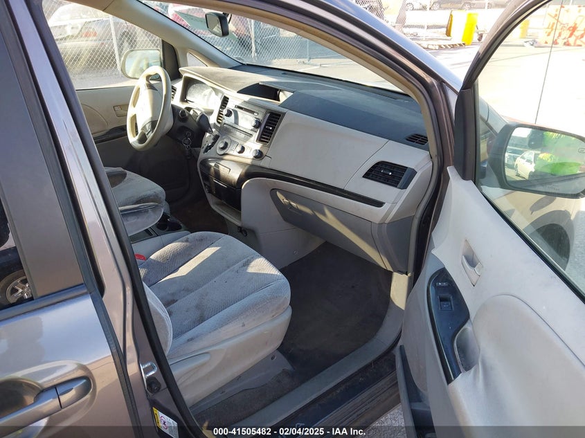 2011 TOYOTA SIENNA VIN: 5TDKK3DC4BS084686