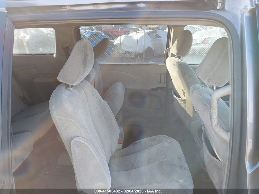 2011 TOYOTA SIENNA VIN: 5TDKK3DC4BS084686