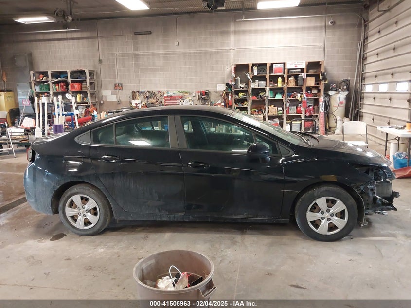 2017 CHEVROLET CRUZE VIN: 1G1BC5SM8H7114207