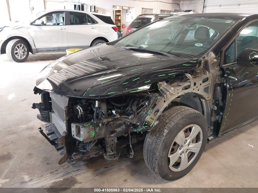 2017 CHEVROLET CRUZE VIN: 1G1BC5SM8H7114207