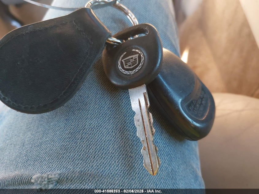 2002 Cadillac Escalade Standard VIN: 1GYEK63NX2R289746 Lot: 41506173