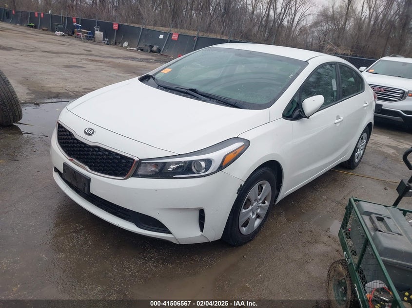 2018 KIA FORTE VIN: 3KPFK4A76JE175532