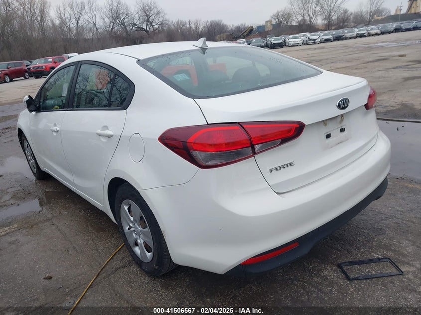 2018 KIA FORTE VIN: 3KPFK4A76JE175532