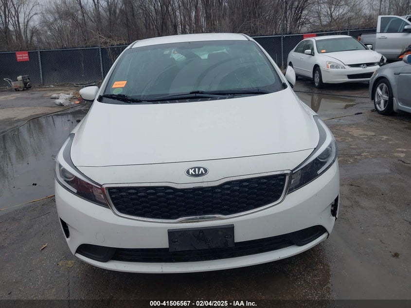 2018 KIA FORTE VIN: 3KPFK4A76JE175532