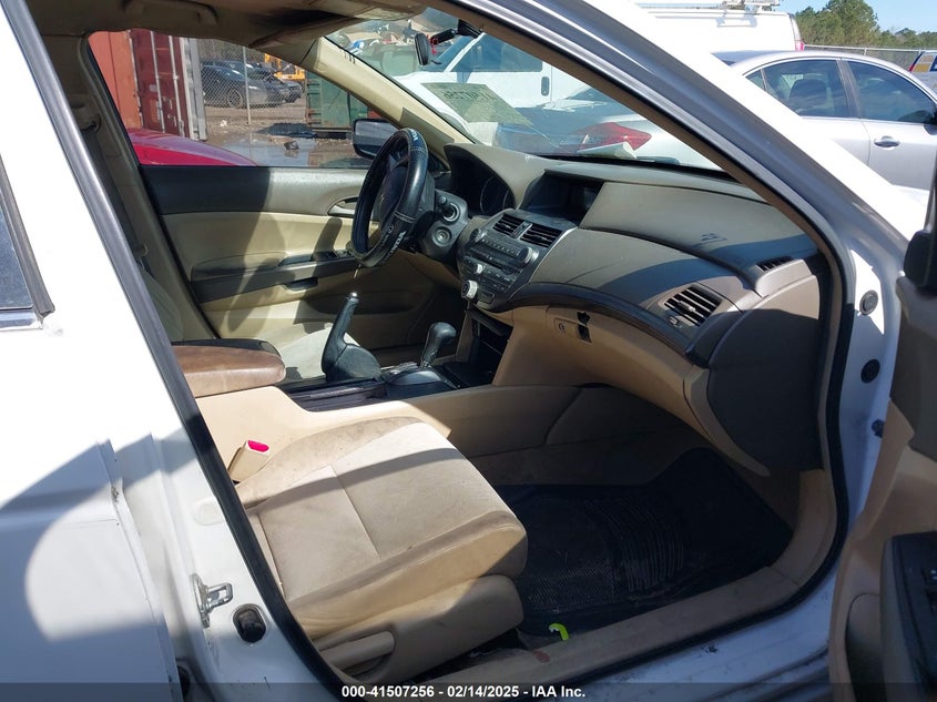 2008 HONDA ACCORD VIN: 1HGCP26428A034477