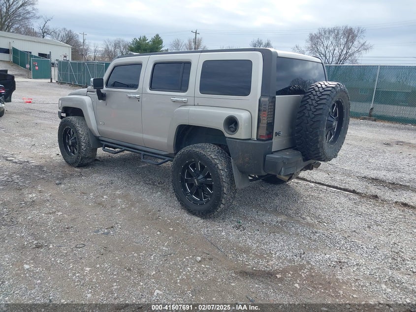 2007 HUMMER H3 SUV VIN: 5GTDN13E078129036