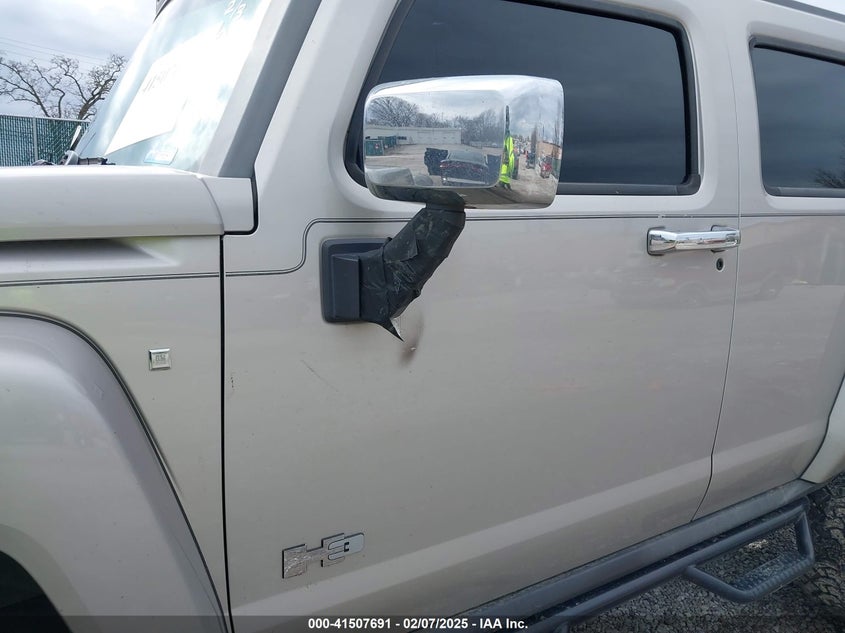 2007 HUMMER H3 SUV VIN: 5GTDN13E078129036
