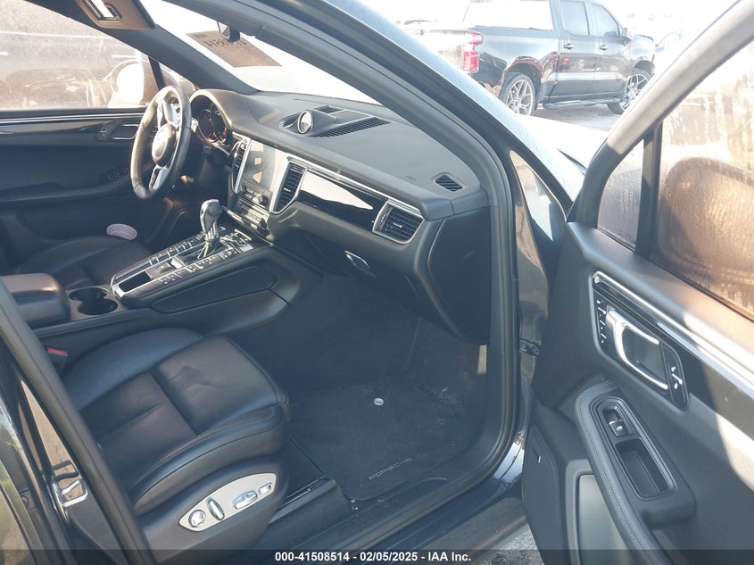 2017 PORSCHE MACAN VIN: WP1AA2A50HLB05251