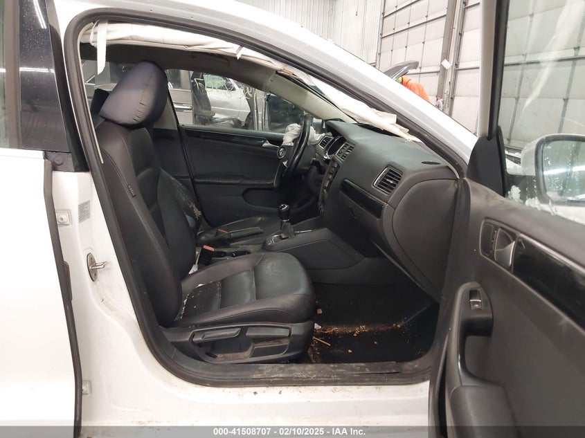 2015 VOLKSWAGEN JETTA VIN: 3VW3A7AJ2FM302399