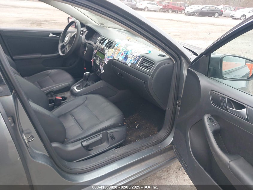 2014 VOLKSWAGEN JETTA VIN: 3VWD17AJ4EM302357