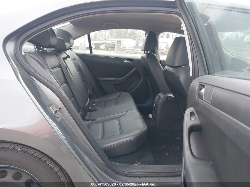 2014 VOLKSWAGEN JETTA VIN: 3VWD17AJ4EM302357