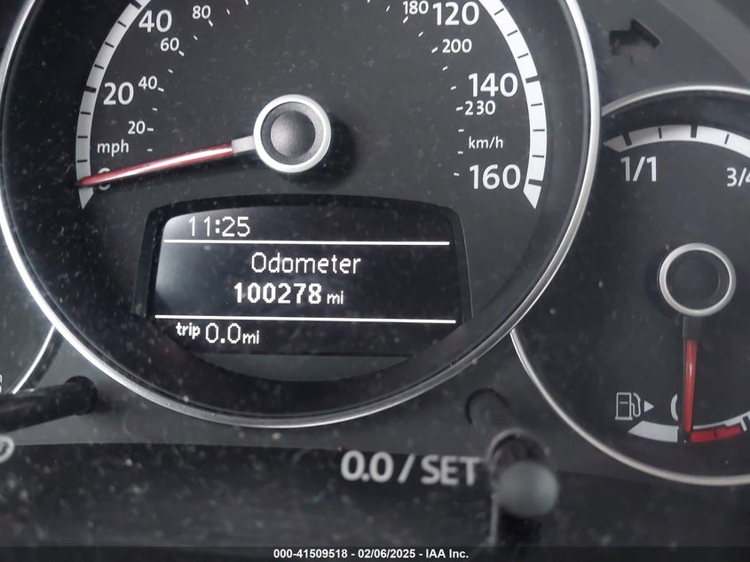 2013 VOLKSWAGEN BEETLE VIN: 3VWJP7AT0DM663439