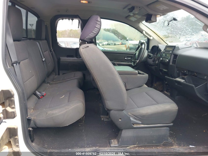 2015 NISSAN TITAN SV - 1N6AA0CHXFN500758