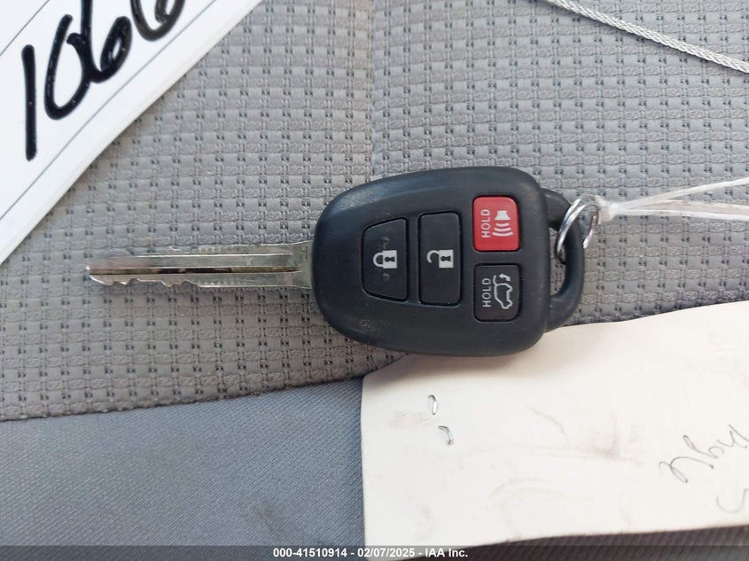 2016 TOYOTA RAV4 XLE - 2T3RFREV8GW427091