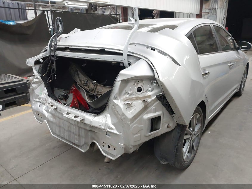 2017 HYUNDAI ELANTRA VIN: KMHD84LF3HU104984