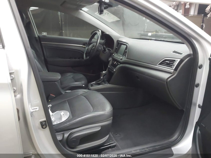 2017 HYUNDAI ELANTRA VIN: KMHD84LF3HU104984