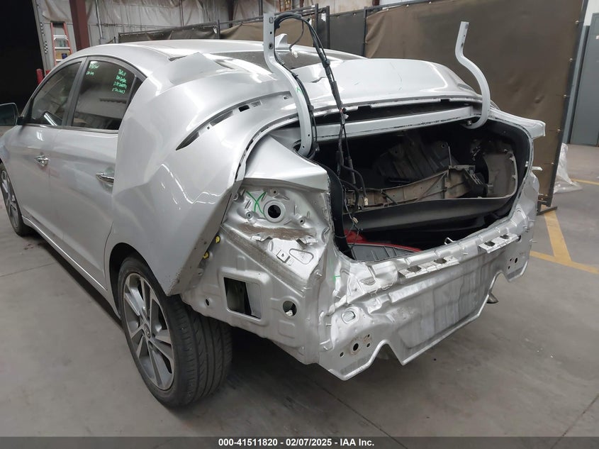 2017 HYUNDAI ELANTRA VIN: KMHD84LF3HU104984
