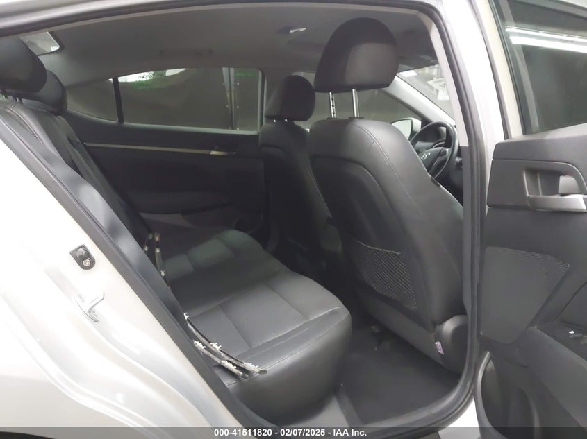 2017 HYUNDAI ELANTRA VIN: KMHD84LF3HU104984