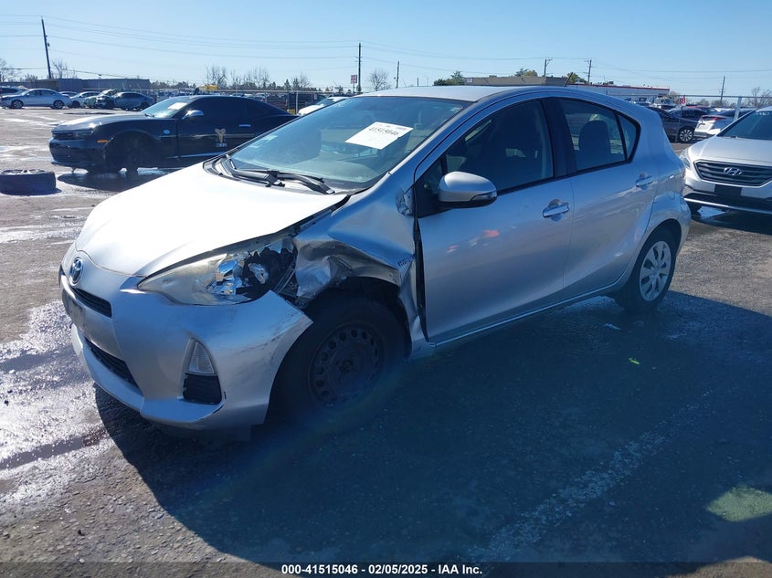 Vin: jtdkdtb3xd1554720, lot: 42005713, toyota prius c two 20132