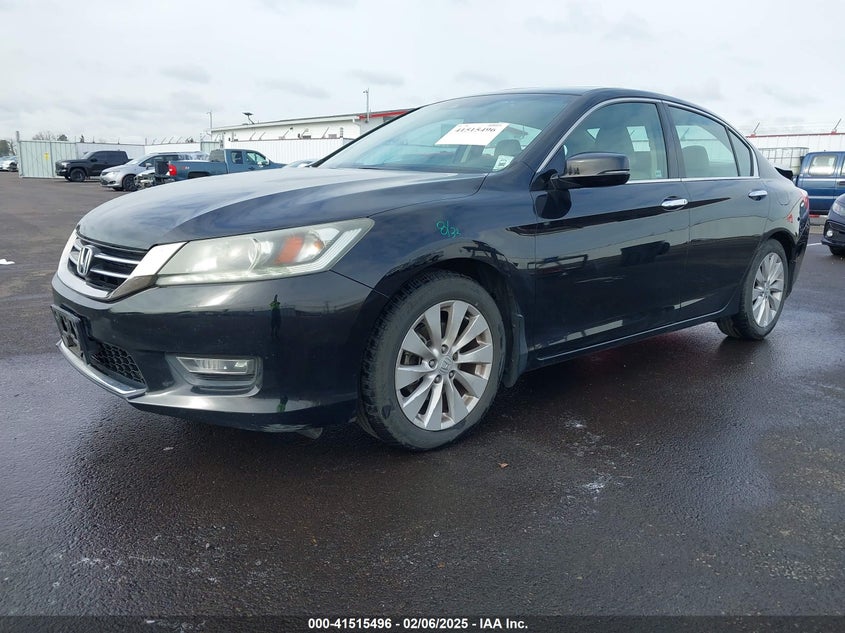 2013 HONDA ACCORD SDN VIN: 1HGCR3F84DA037586