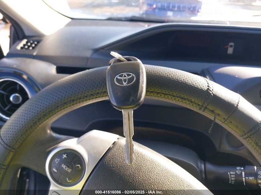 2016 TOYOTA PRIUS C VIN: JTDKDTB30G1127339