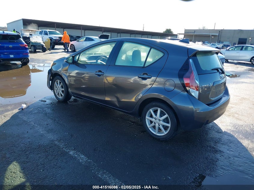 2016 TOYOTA PRIUS C VIN: JTDKDTB30G1127339