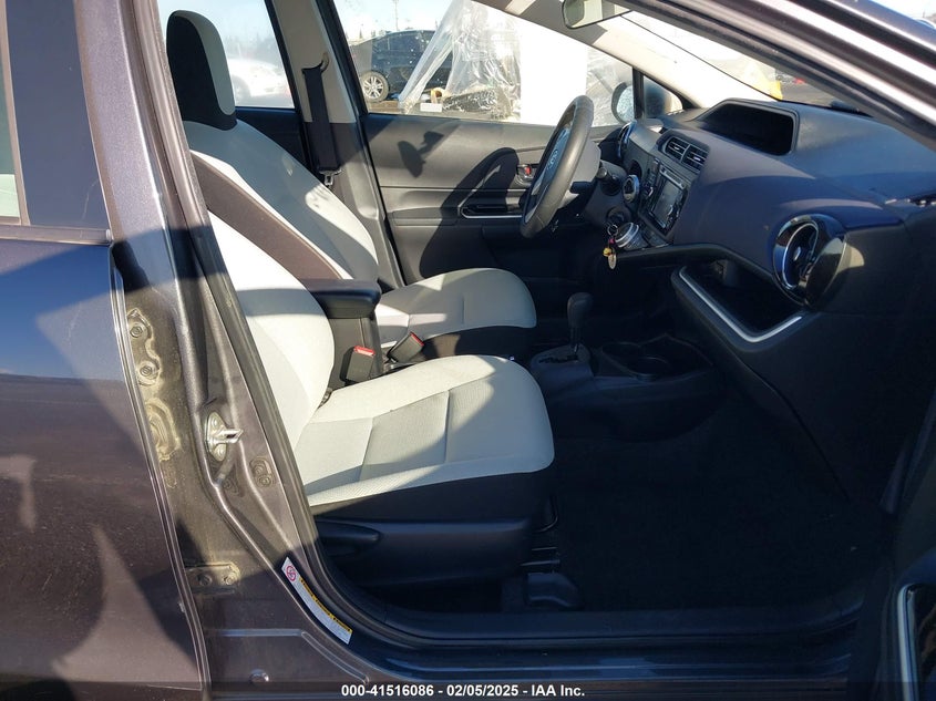2016 TOYOTA PRIUS C VIN: JTDKDTB30G1127339