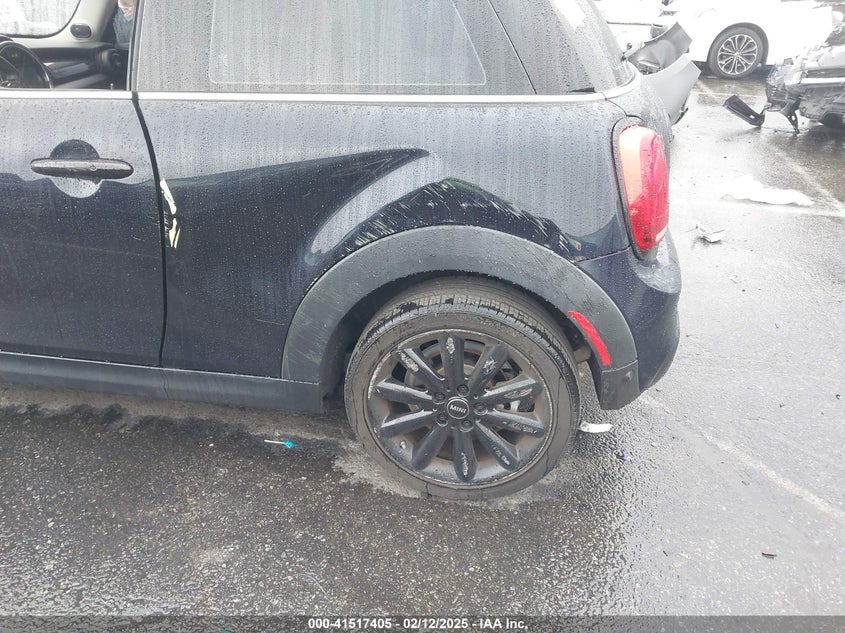 2021 MINI COOPER VIN: WMWXR5C02M2M93426