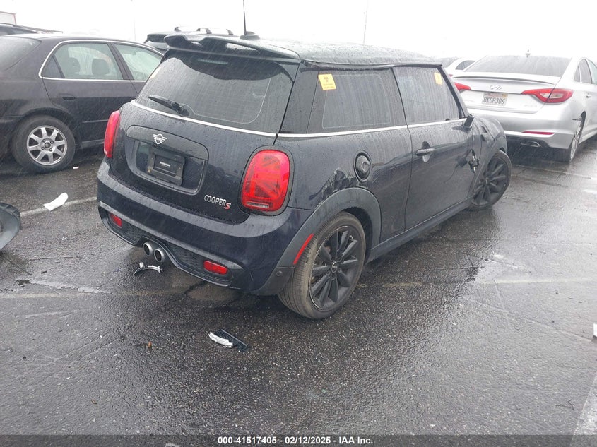 2021 MINI COOPER VIN: WMWXR5C02M2M93426