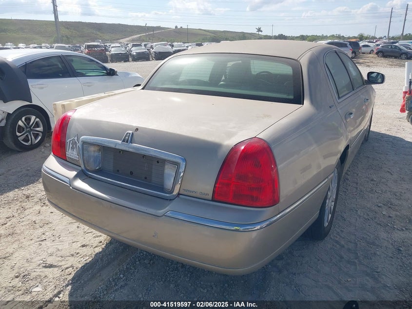 2006 LINCOLN TOWN CAR VIN: 1LNHM81V56Y650688
