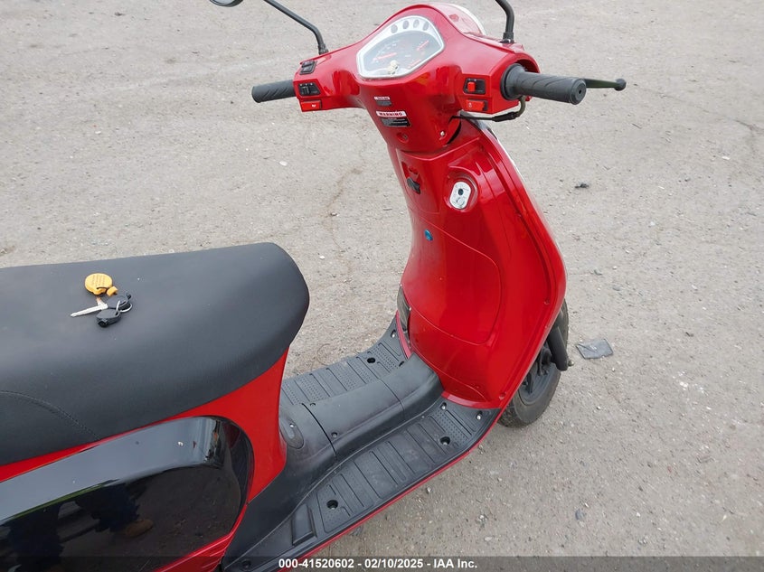 2014 SSR ARI VIN: LFETCKPK3E1470041