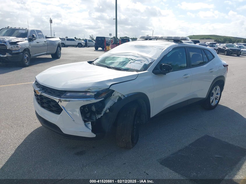 2024 Chevrolet Trax, Rollover, IAAI, VIN KL77LFE27RC130935 — photo 2