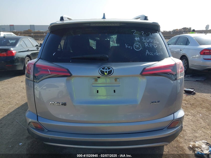 2018 TOYOTA RAV4 ADVENTURE/XLE - JTMWFREV5JD123725