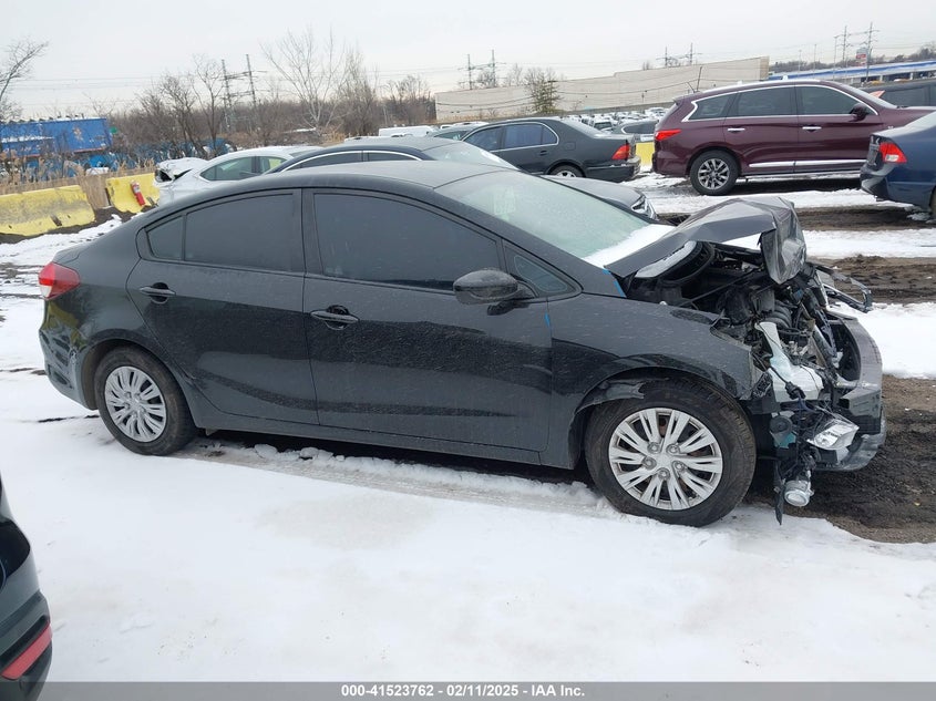 2018 KIA FORTE VIN: 3KPFL4A70JE195790