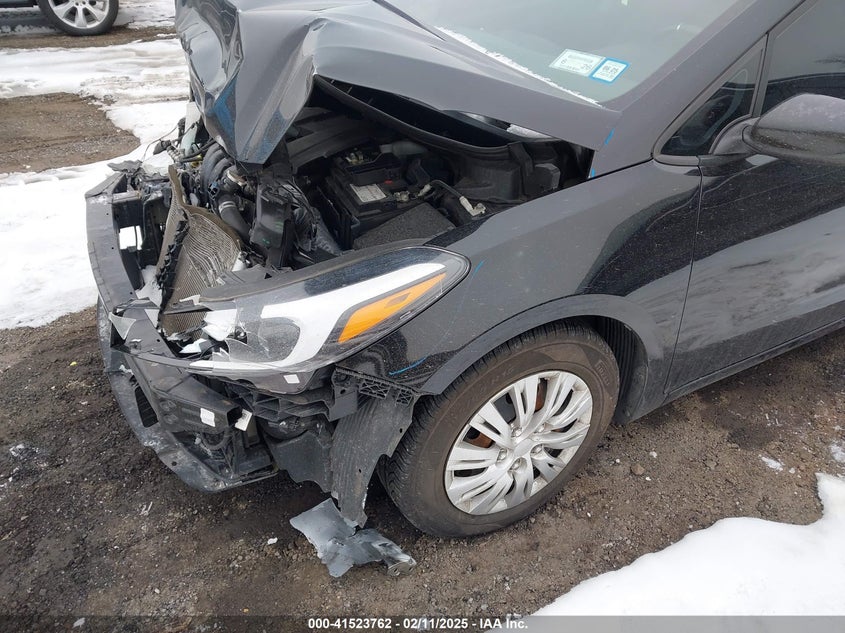 2018 KIA FORTE VIN: 3KPFL4A70JE195790
