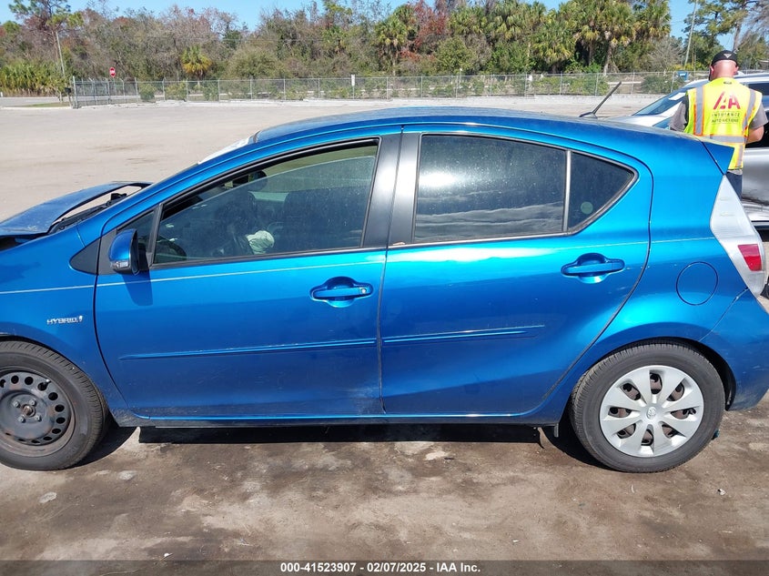 2013 TOYOTA PRIUS C VIN: JTDKDTB30D1548652