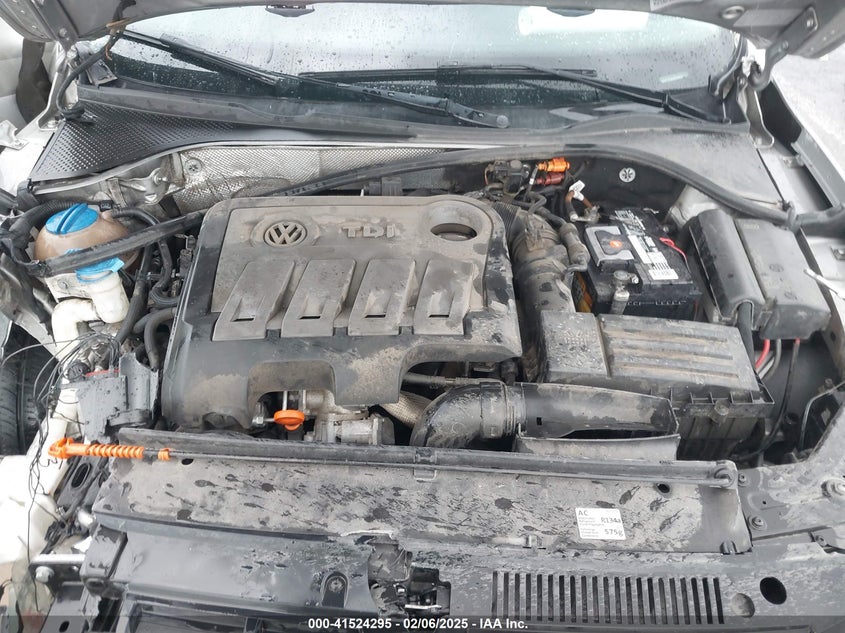 2013 VOLKSWAGEN PASSAT VIN: 1VWCN7A37DC095612