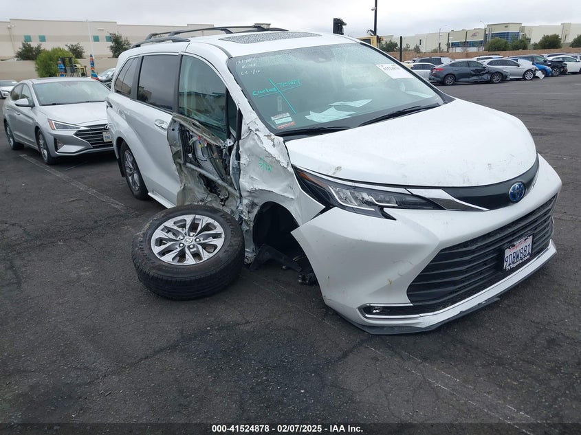 2022 TOYOTA SIENNA  (VIN: 5TDJRKECXNS135662)
