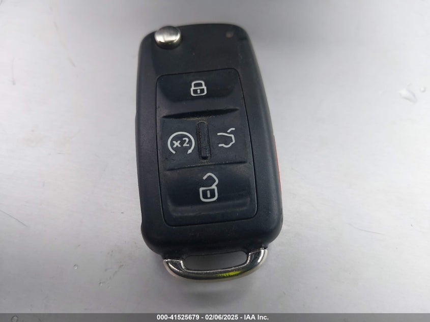 2012 VOLKSWAGEN PASSAT VIN: 1VWCN7A32CC068946